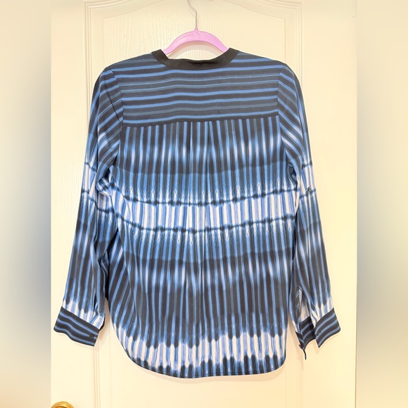 Vince 100% Silk Blue Tie Dye Blouse Long Sleeve Split Neck Top Womens M - Picture 5 of 5
